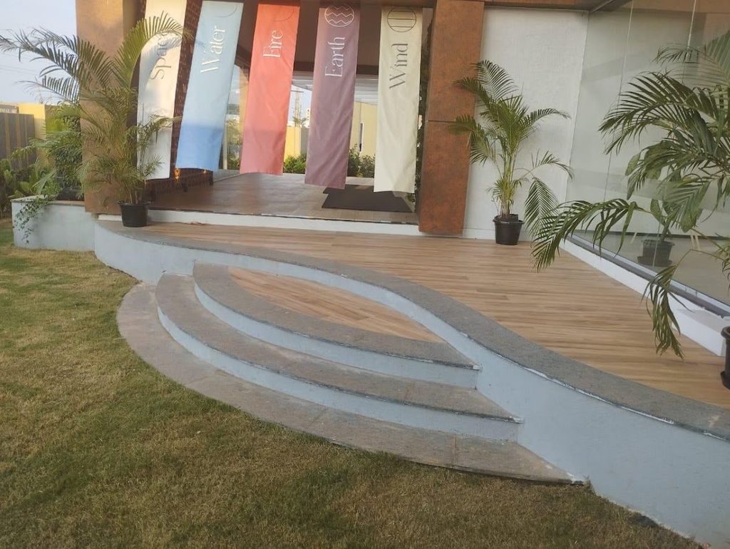 Finishing works — deck tiles