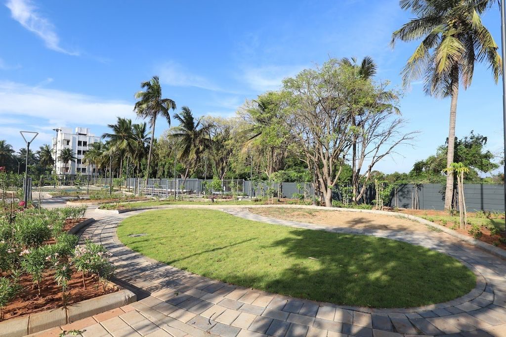 Grass cutting — circular lawns