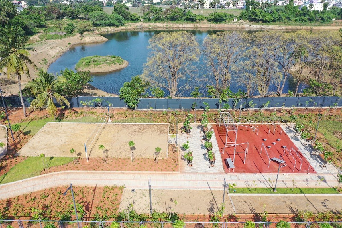 Lakeside Courts & Greens